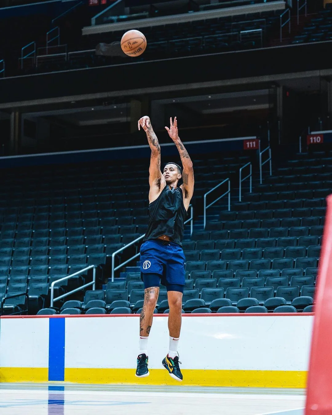 包含阿根廷男篮轻取篮网，凯尔·库兹马一己之力扛起全队的词条