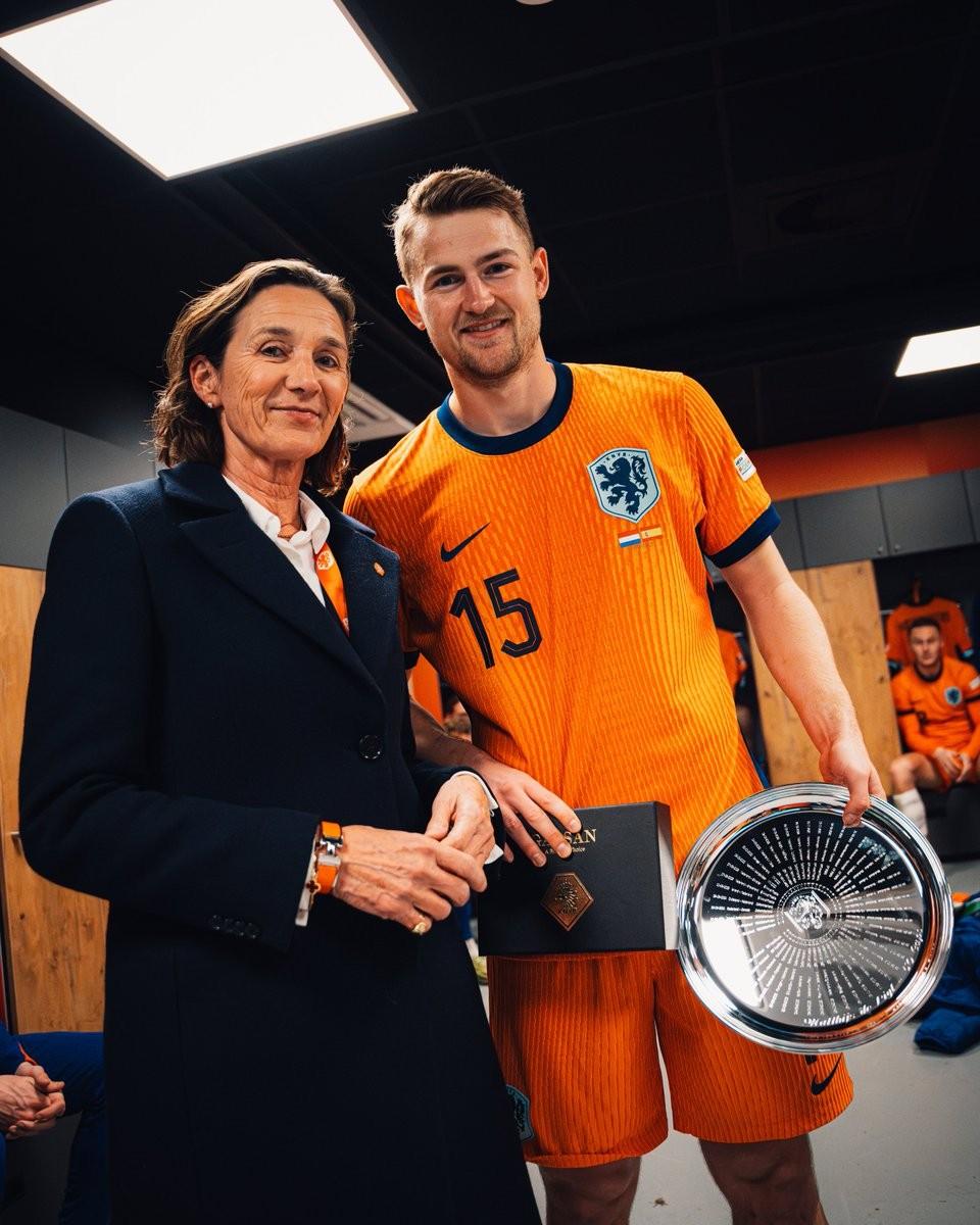 多特蒙德险胜荷兰，德利赫特一己之力扛起全队的简单介绍