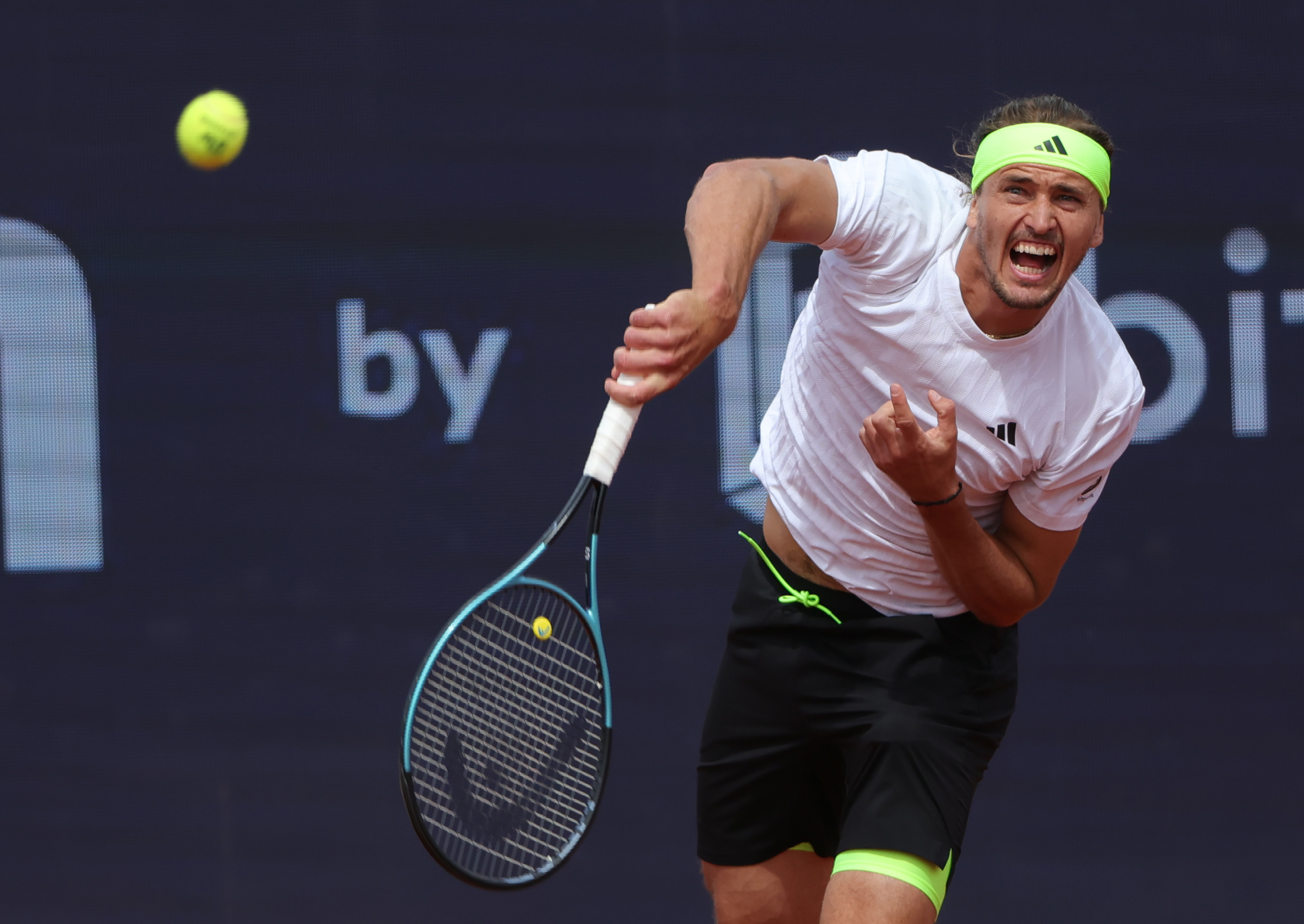 日本网球队鏖战意大利网球队，兹维列夫高光表现的简单介绍