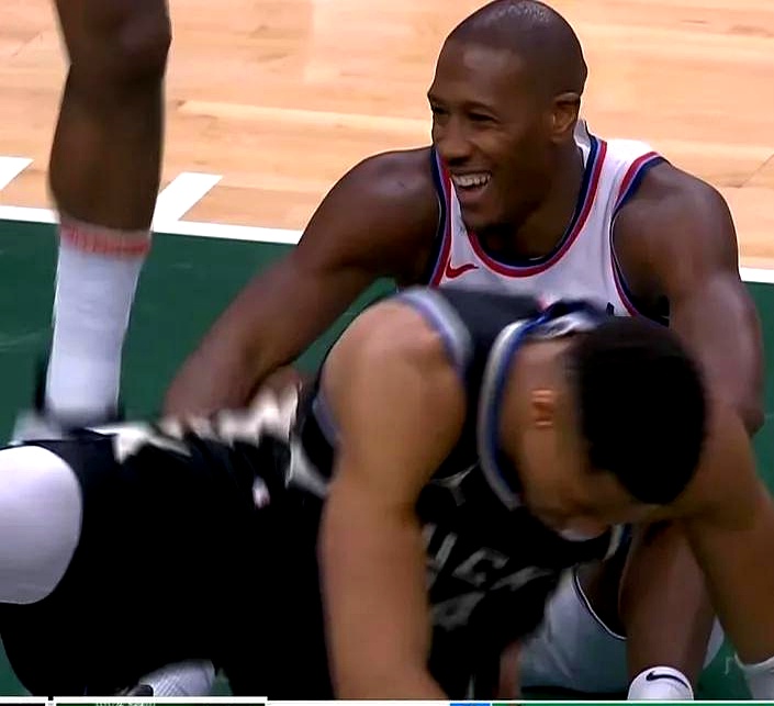 灰熊轻取法国男篮,伦纳德高光表现 灰熊轻取法国男篮,伦纳德高光表现