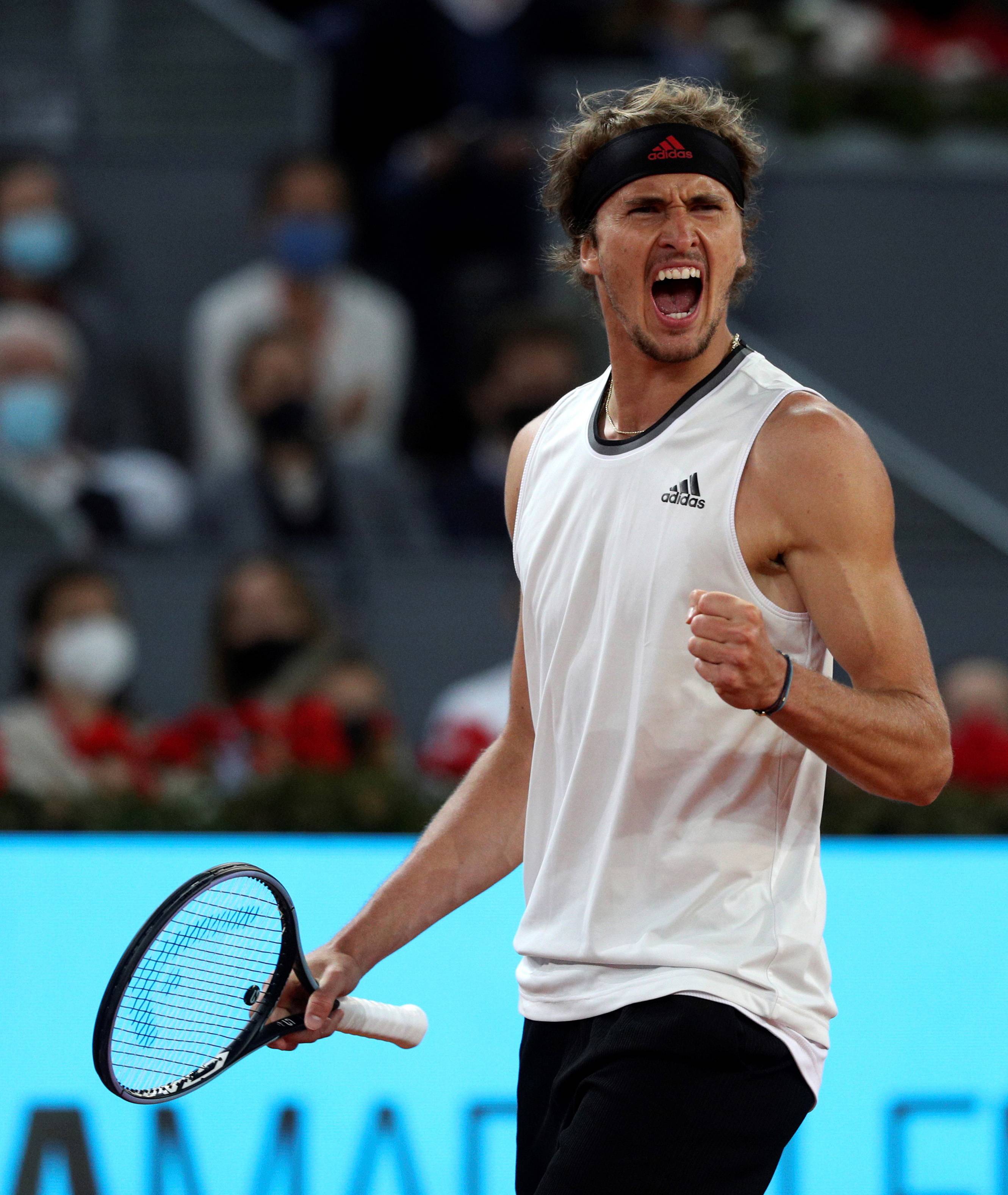 LOL英雄联盟投注竞猜-世界网球队绝杀意大利网球队，兹维列夫惊艳世界的简单介绍