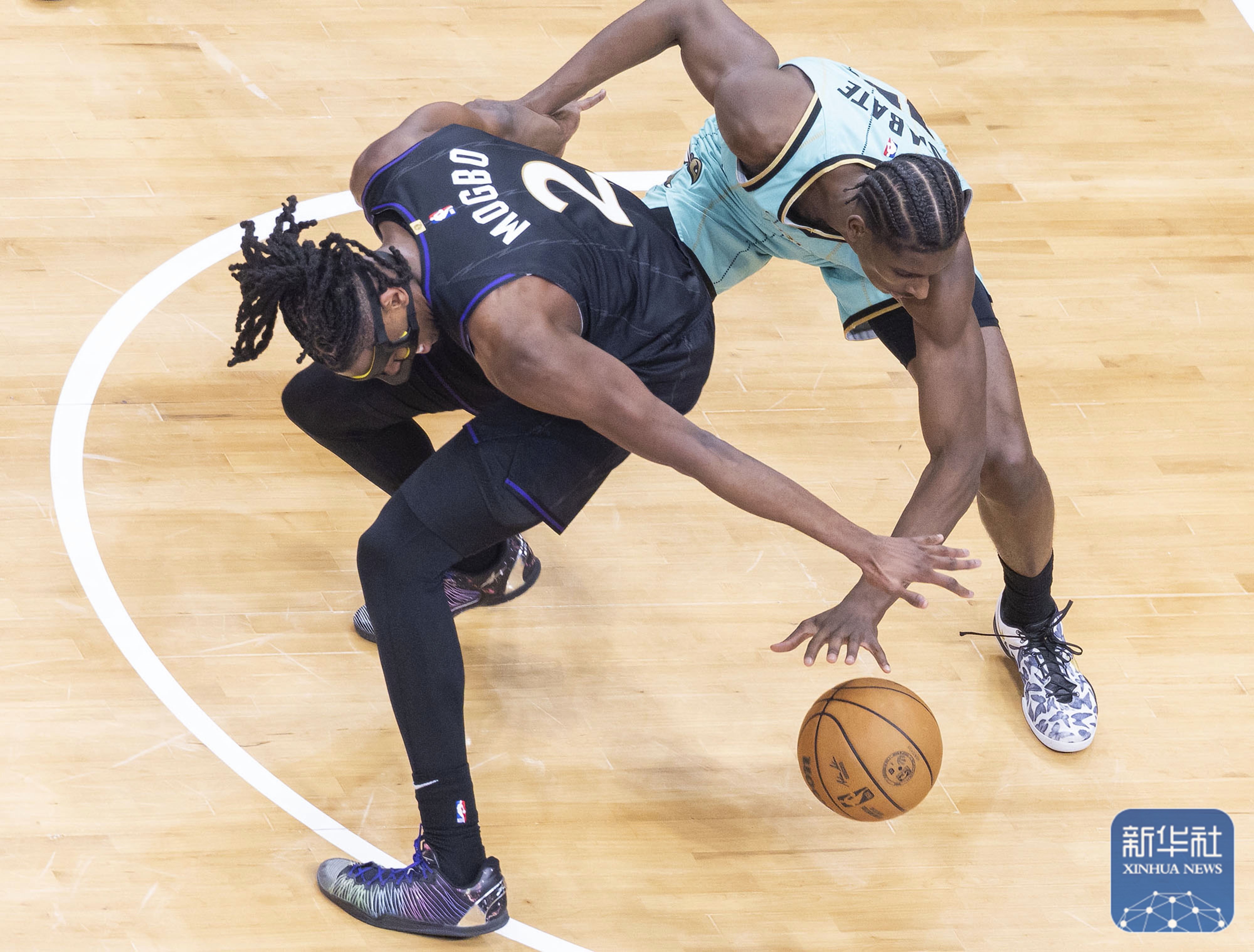 LOL电竞动态-猛龙横扫加拿大男篮，乔治制霸全场