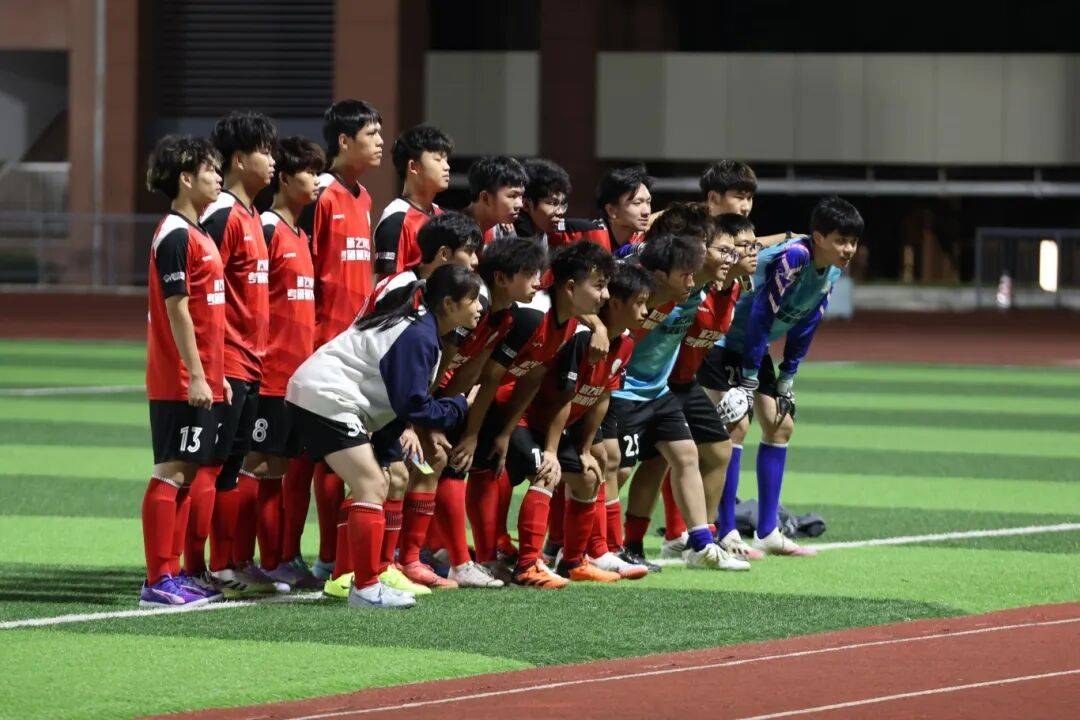 关于比赛中球队的默契配合展现出团队精神的信息 关于比赛中球队的默契配合展现出团队精神的信息