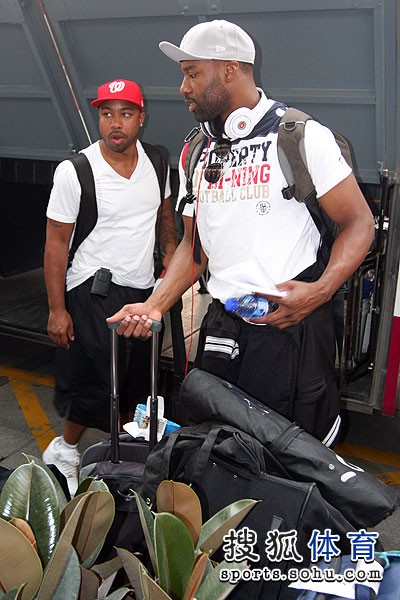 LOL英雄联盟赛事指南-包含NBA球员开启慈善之旅，帮助受灾地区的词条