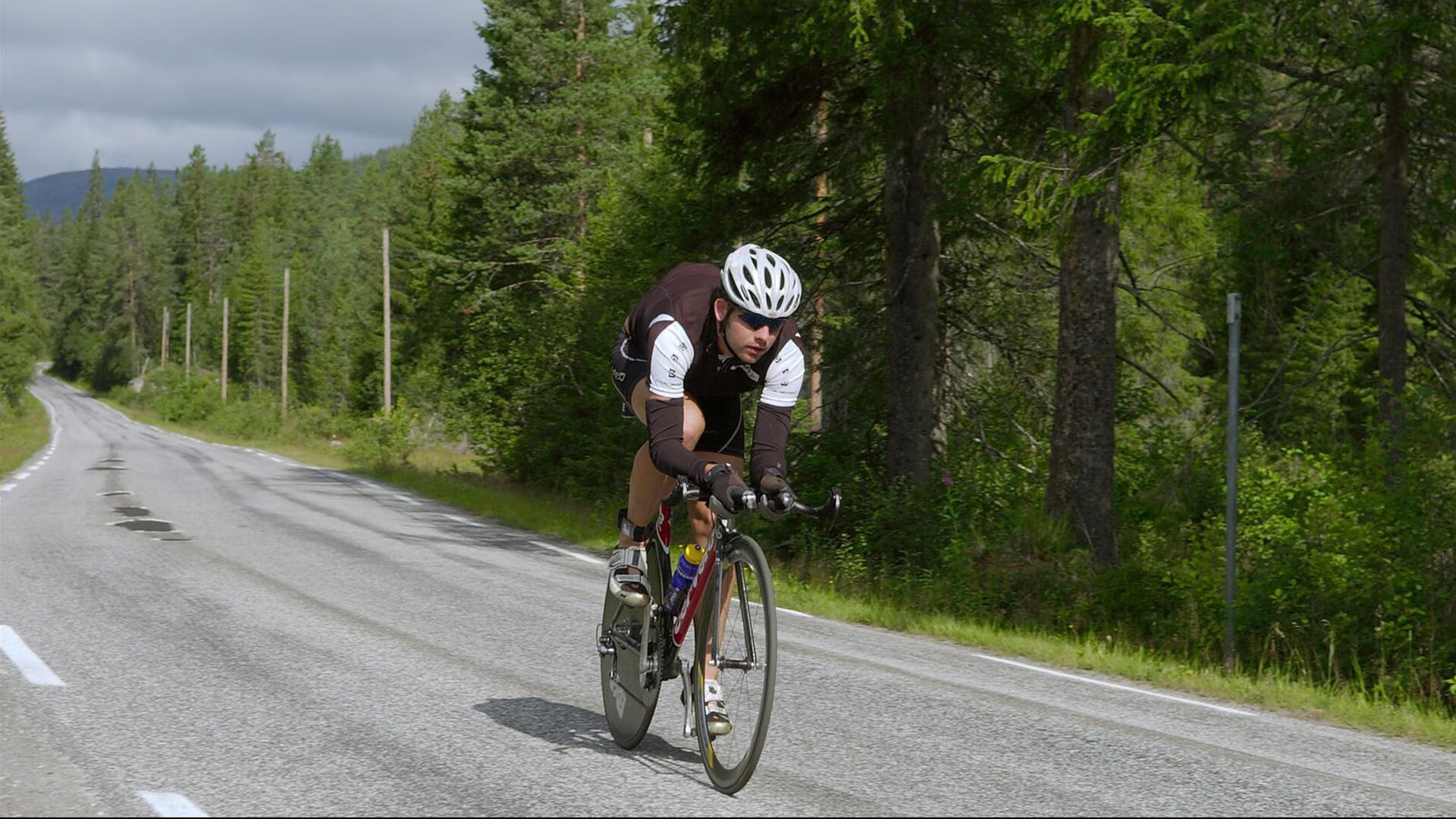 LOL英雄联盟投注竞猜-绿茵鏖战与羽坛新章，德国队力克丹麦，桃田贤斗刷新历史纪录