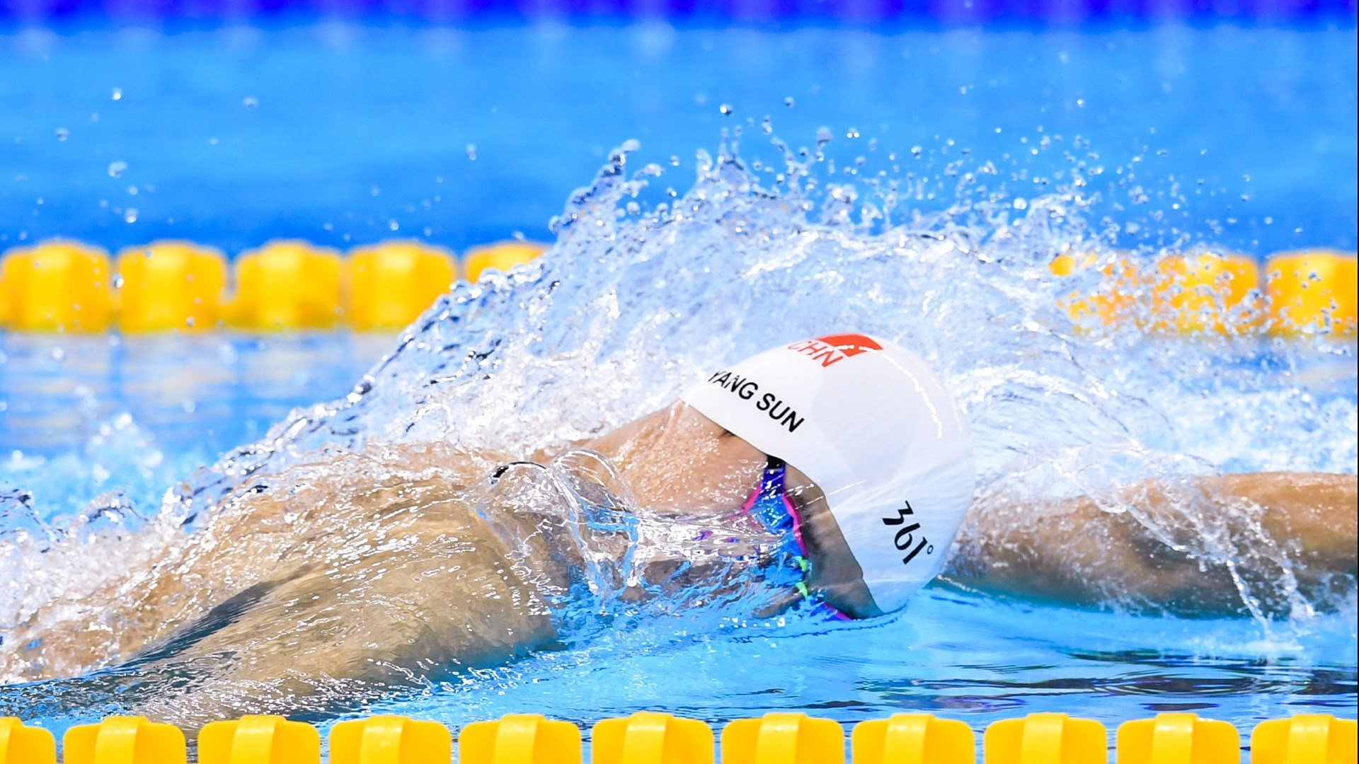 年终总决赛轻取戴维斯杯，阿尔卡拉斯点燃赛场，新王登基与网球未来的交响